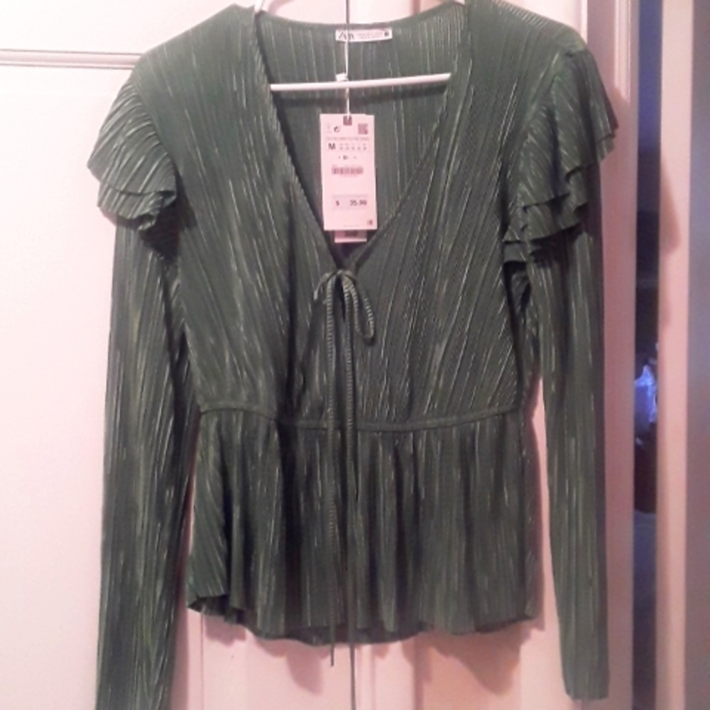 SALE.   NWT Ladies Green Blouse  WAS 24.00 NOW 19.00
